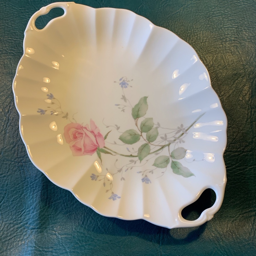 Mikasa White and Pink Serveware Set with Scalloped Design